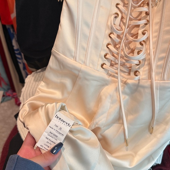 House of CB ‘Nalita ’ Dainty Ivory Pearl Embellished Corset Dress - Picture 7 of 8